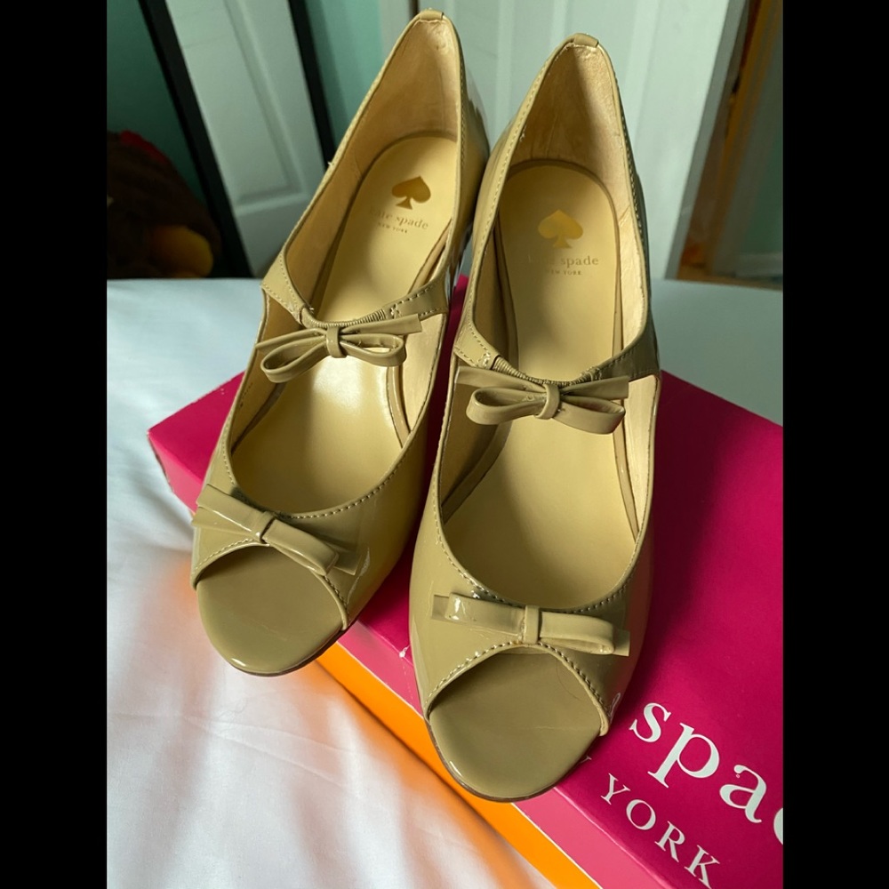 NWT Kate Spade Bindie Light Camel Patent Heels